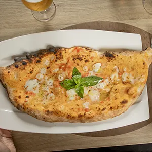 Pizza ripieno al forno